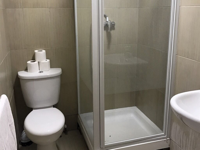 Bathroom 3, Assheton Arms Hotel, Rochdale