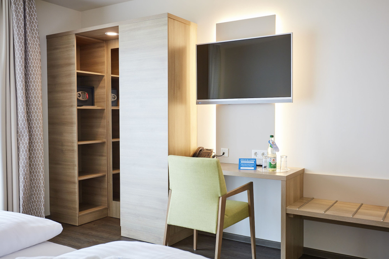 Bedroom 4, Vital Hotel an der Therme, Neustadt an der Aisch-Bad Windsheim