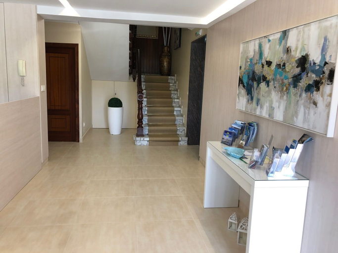 Others 5, Hotel Florida, Pontevedra