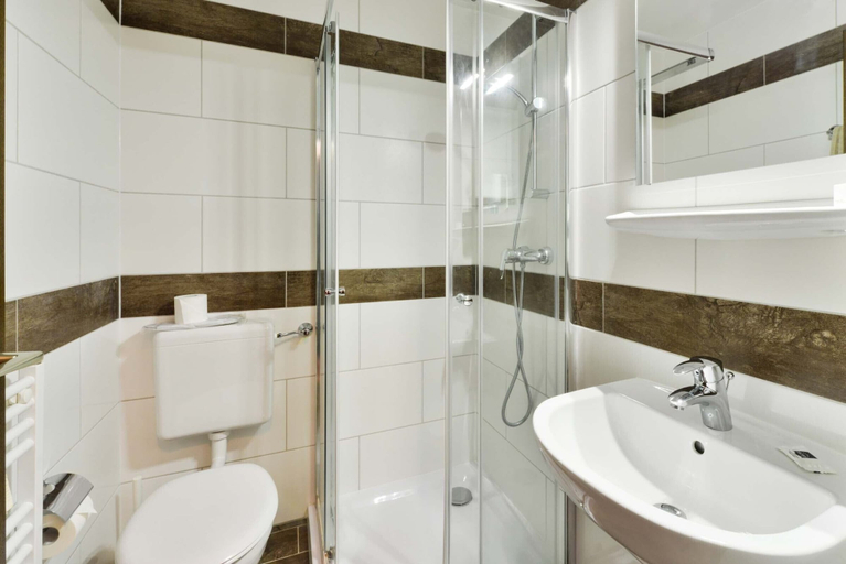Bathroom 5, Landhotel Huber Am See, Bad Tölz-Wolfratshausen