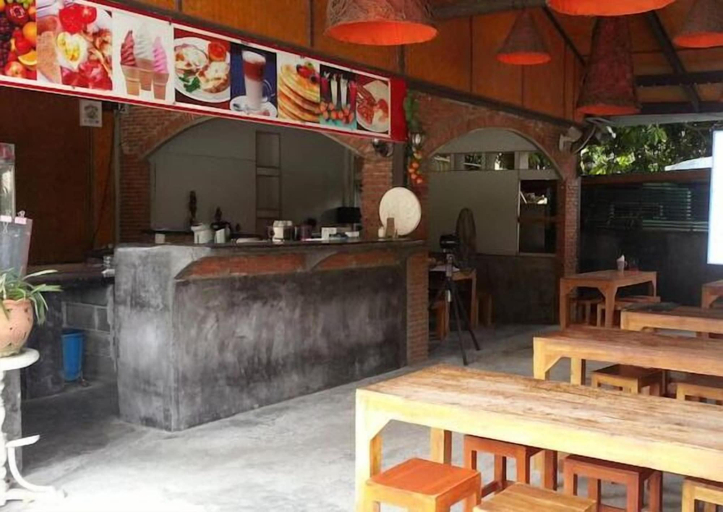 Food & Drinks 5, Wok & The Much Rooms - Hostel, Ko Phangan