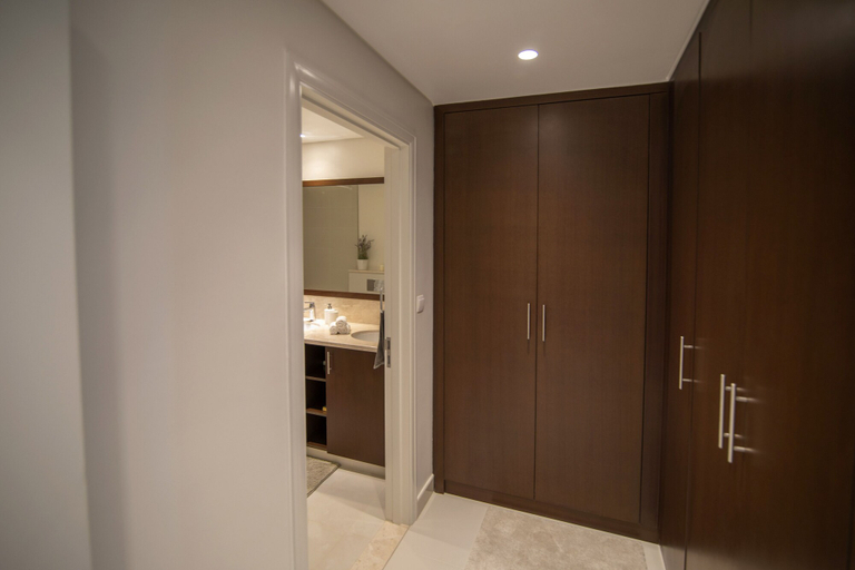 Bathroom 2, Elegant Apt With Balcony Minutes from Burj Khalifa, Dubai