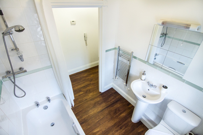 Bathroom 3, iStay - Perceval House, Northamptonshire