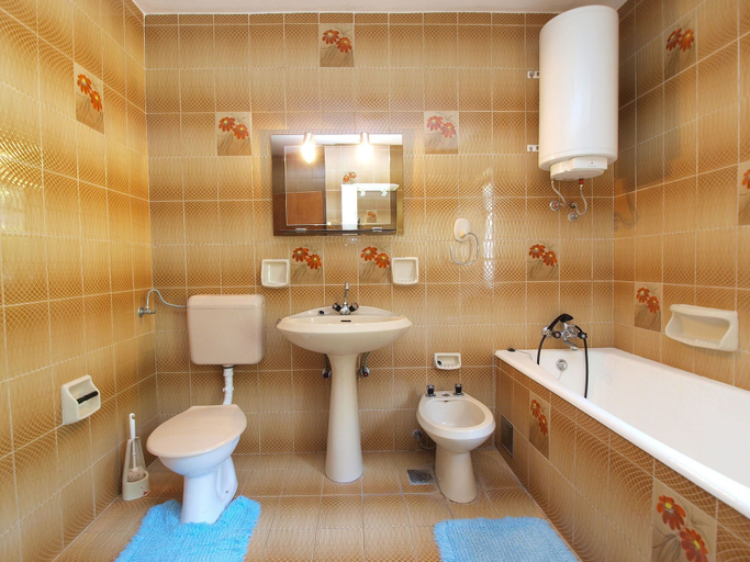 Bathroom 3, Apartment 1471, Labin