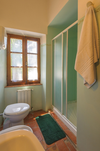 Bathroom 3, Podere La Montalla, Siena