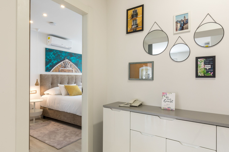 Bedroom 2, Lux Private Guest Suite Superb Location, Split