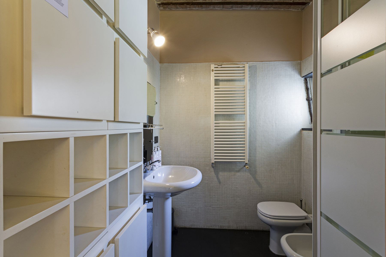 Bathroom, Sui tetti del centro di Genova by Wonderful Italy, Genova