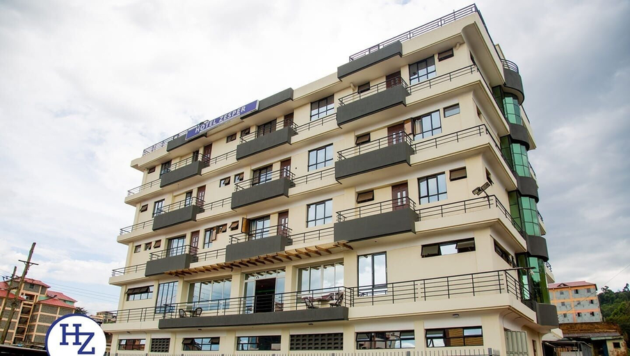 Exterior & Views