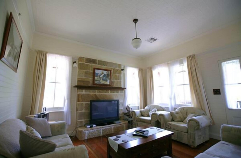 Others 5, Singletons Retreat, Sydney