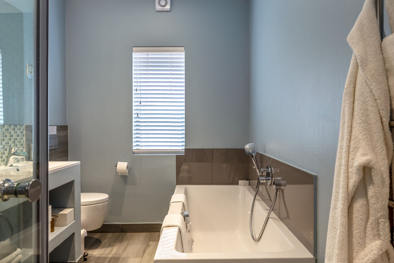 Bathroom 5, Whale Rock Luxury Lodge, Overberg