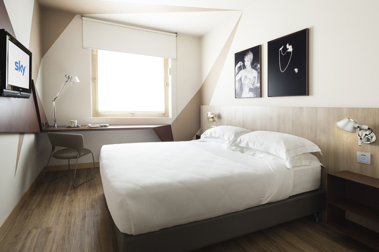 Bedroom 30