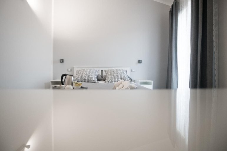 Bedroom 3, Dove sorge il sole, Trapani