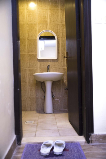 Bathroom 5, Al Eairy Serviced Apartments Company is a one-person company