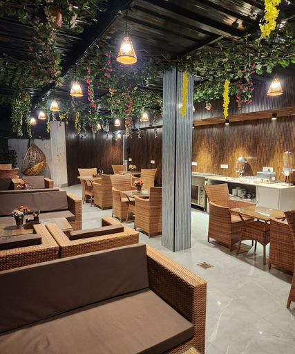 Food & Drinks 5, Hotel Shanti Plaza, Delhi