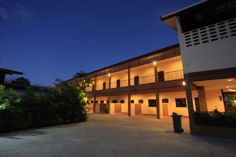 Exterior & Views 26