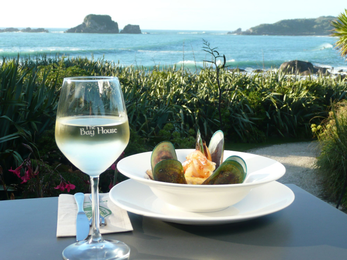 Food & Drinks, Out the Bay, Buller