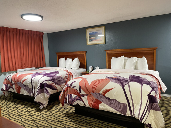 Bedroom 3, Annie Oakley Motel Oakley, Logan