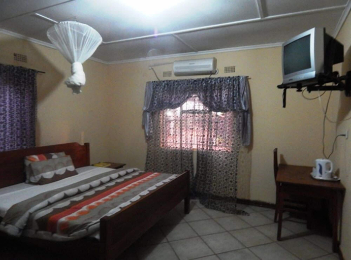 Bedroom, Kwesu Guest House, Livingstone
