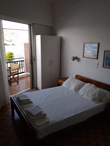 Bedroom 4, Bissias Guest House, Attica