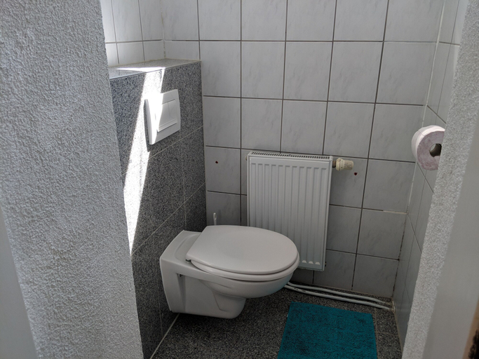 Bathroom 3, Abdalla Apartments, Murtal