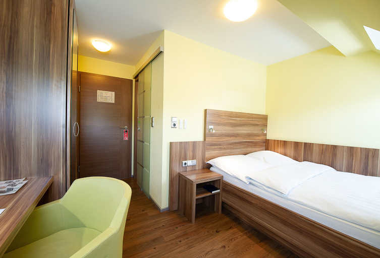 Bedroom 4, Hotel Meyer, Hildesheim
