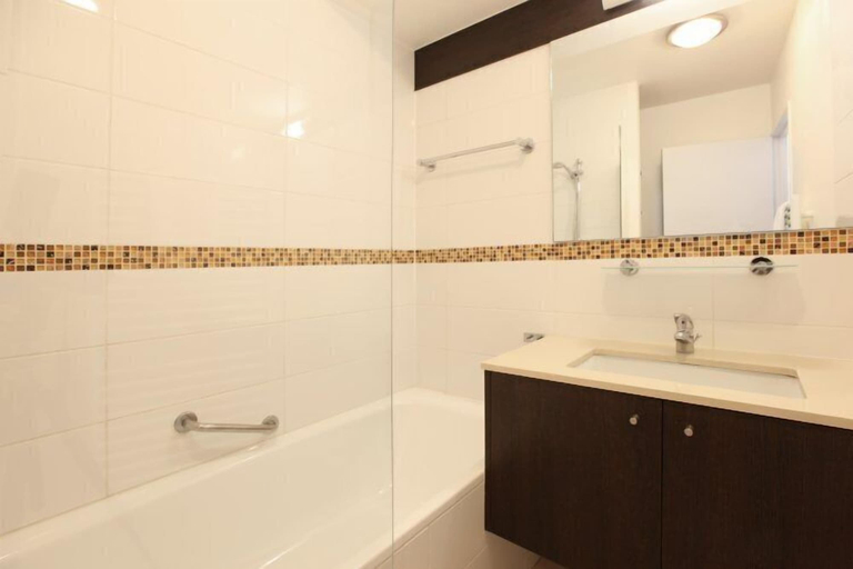 Bathroom, VVF Résidence Arcachon, Gironde