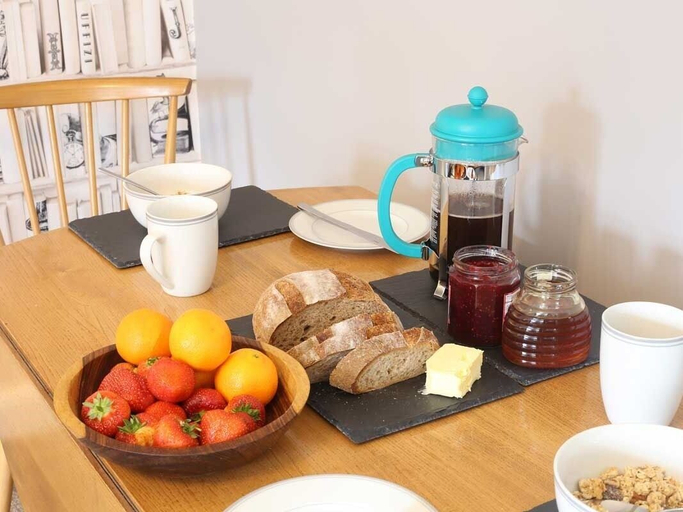 Food & Drinks 4, High Terrace Apartment, Highland
