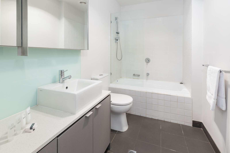 Bathroom, Executive Apartment With Bay Views, Melbourne