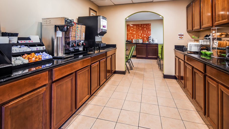 Food & Drinks 5, SureStay Hotel by Best Western East Brunswick, Middlesex