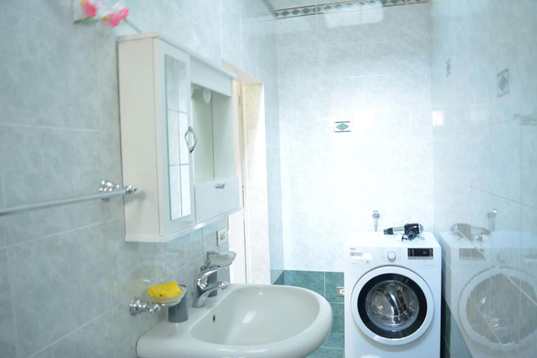 Bathroom 5, Leonessa di Puglia, Bari