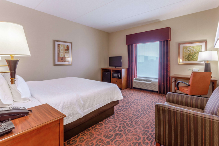 Bedroom 3, Hampton Inn Baltimore/Owings Mills, Baltimore