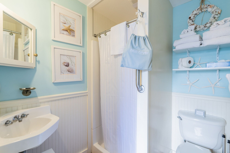 Bathroom 4, Westbrook Inn B&B, Middlesex
