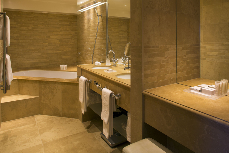 Bathroom 4, de la Cigogne, Genève