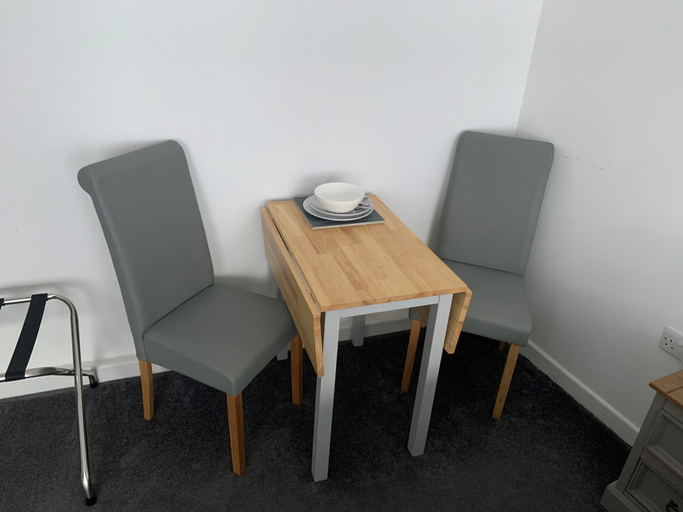 Others 5, Fornham Guest House, Surrey