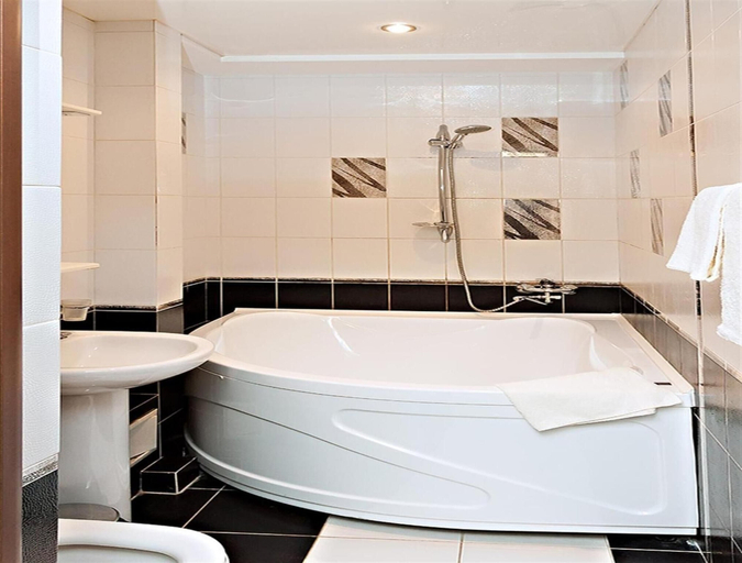 Bathroom 3, Hotel Park, Volodarskiy rayon