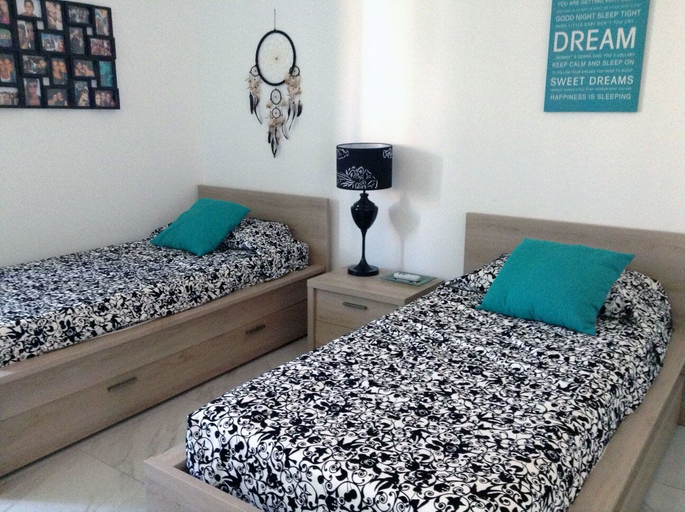 Bedroom 3, Luxury Seafront Apartment With Pool, Saint Paul's Bay