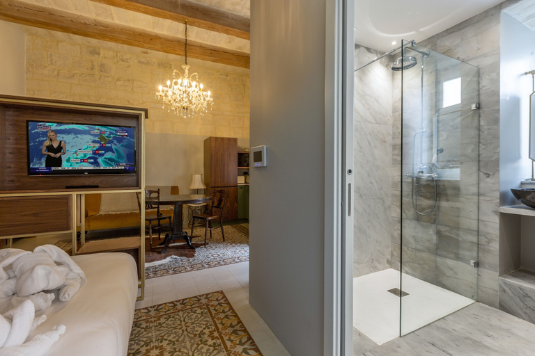 Bathroom 4, Sally Port Suites