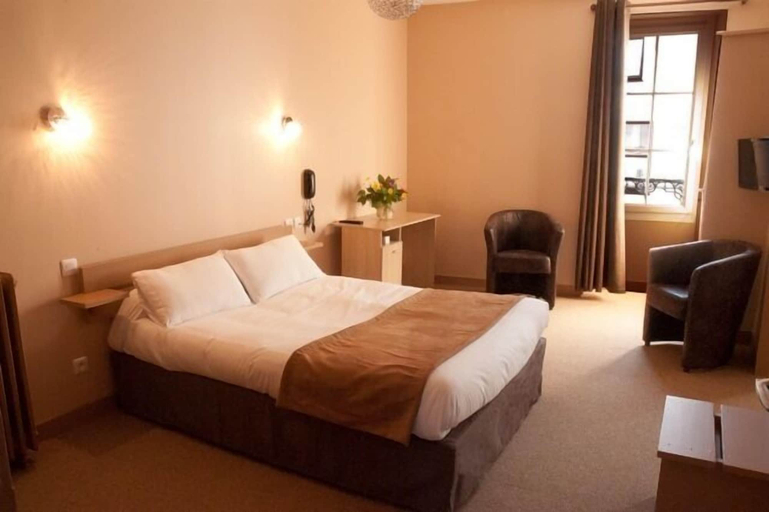 Bedroom 2, Hôtel des Pyrénées, Charente