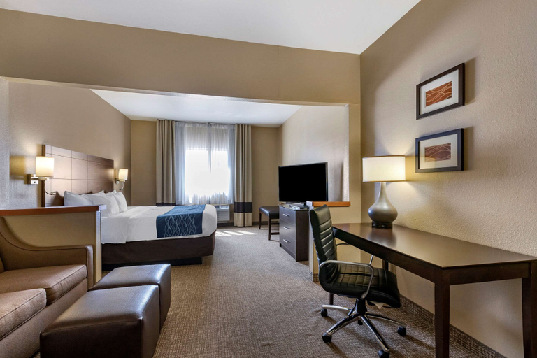 Bedroom 3, Comfort Inn & Suites Waterloo - Cedar Falls, Black Hawk