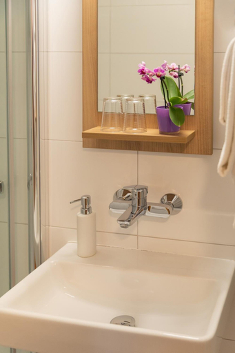Bathroom 5, Landhotel Oßwald, Ostalbkreis