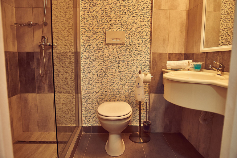 Bathroom 3, Turnu Severin Continental Hotel, Drobeta-turnu Severin