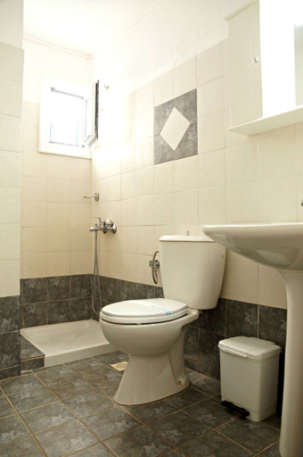 Bathroom 4, Madares Hotel, Crete