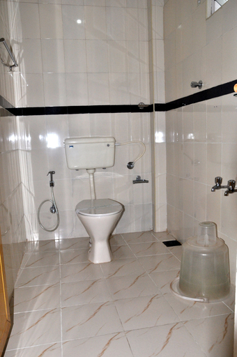 Bathroom 4, Lakezone Holiday Resort, Idukki