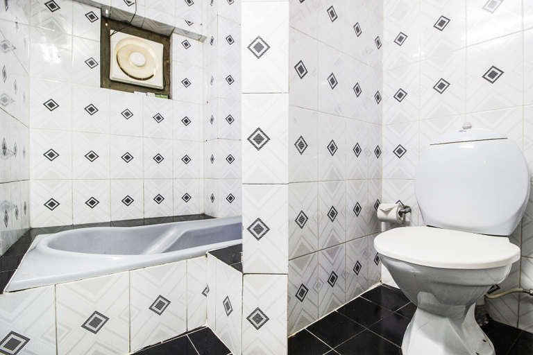 Bathroom 4, FabHotel Mayfair Inn, Kanpur Nagar