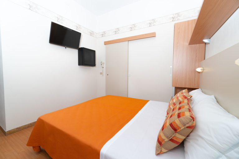 Bedroom 3, Hotel Sampaoli, Rimini
