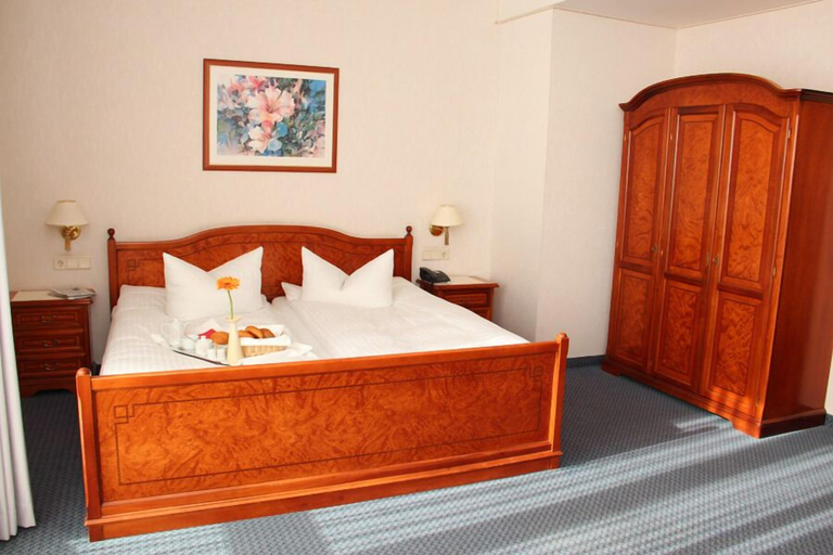 Bedroom 2, Hotel Ascania, Salzlandkreis