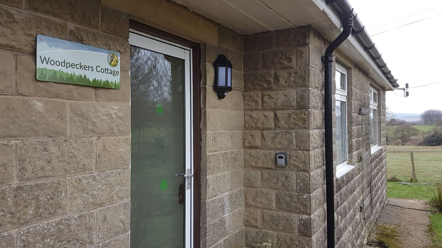 Exterior & Views 2, Woodpeckers Cottage, North Yorkshire
