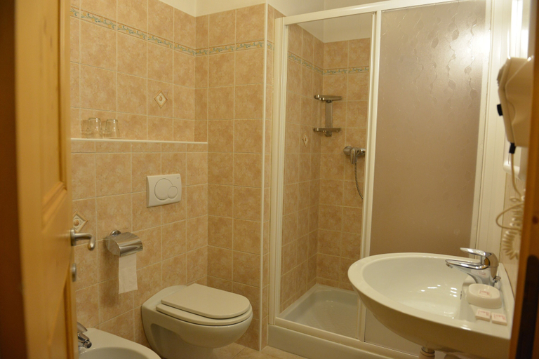 Bathroom 4, Albergo Gufo, Sondrio