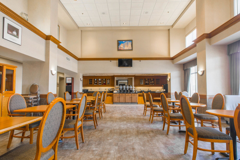 Food & Drinks 5, Humphry Inn & Suites Winnipeg, Division No. 11
