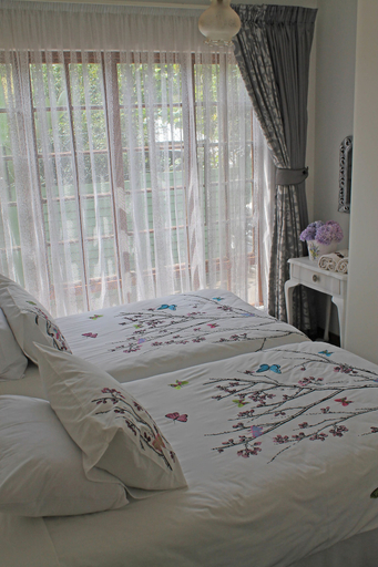 Bedroom 2, Lincoln Cottages, Umgungundlovu